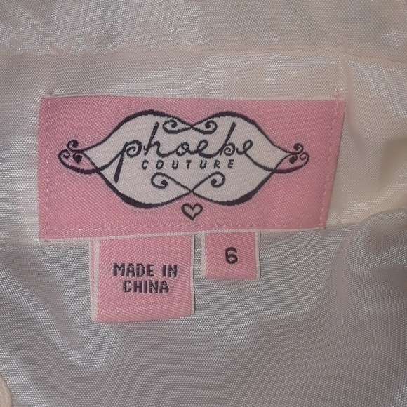 Phoebe Couture - Picture 3 of 3